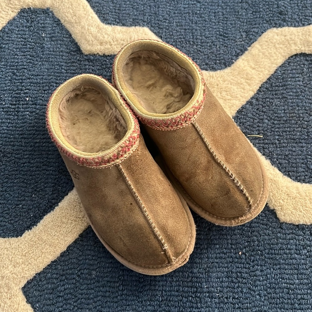 Girls size 2 Ugg Tasman Slippers